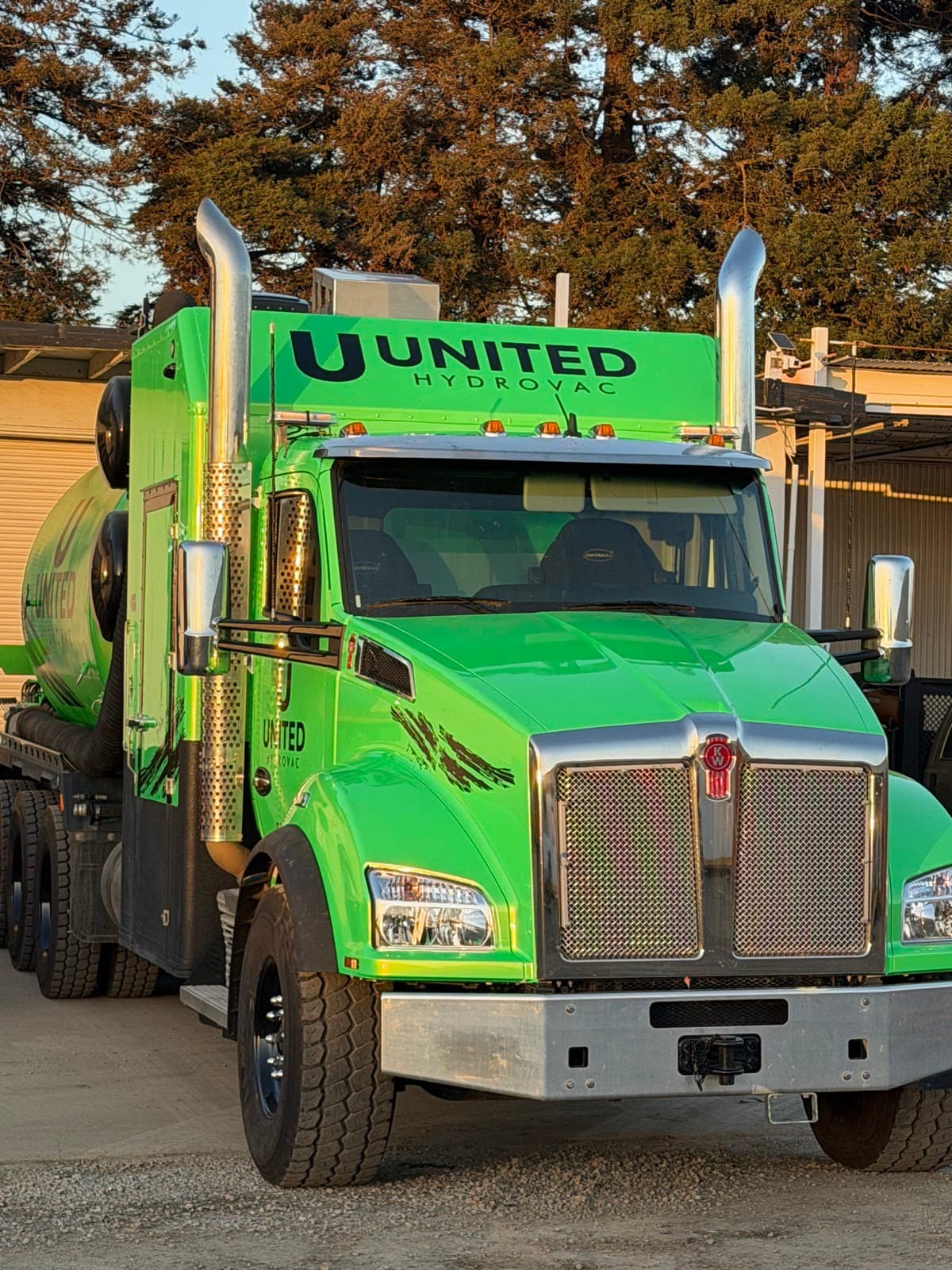 Green United Hydrovac Kenworth vacuum truck, front three-quarter view